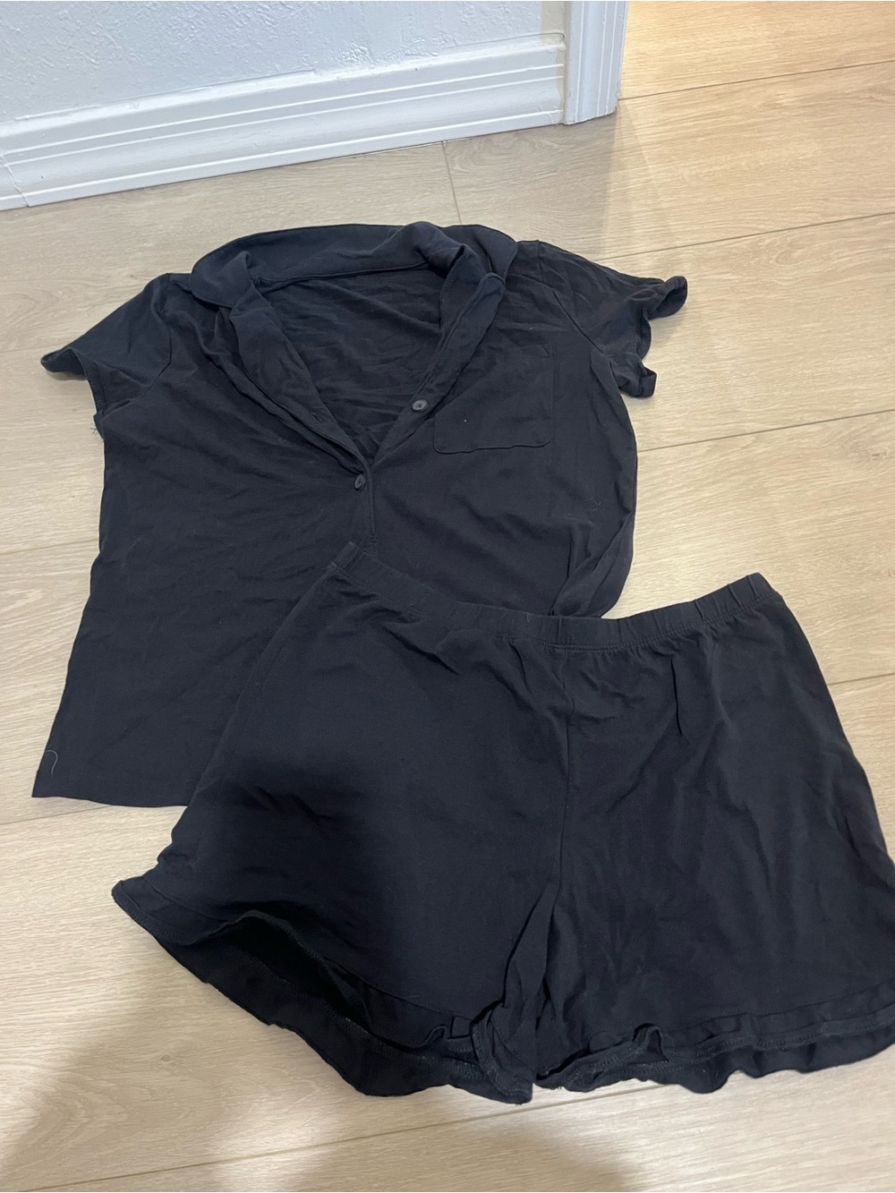 Amazon Essentials Black Women's Short Sleeve Pajama Top & Shorts Set